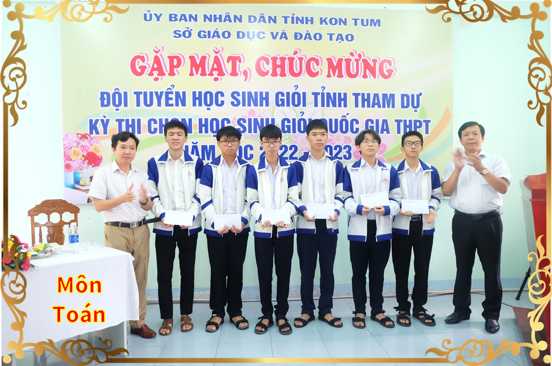 Trao học bổng của UBND tỉnh Kon Tum cho 54 học sinh tham dự Kỳ thi chọn HSG quốc gia THPT năm học 2022-2023