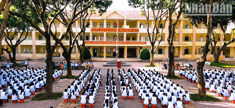 Báo Nhân dân đăng tin về Trường THPT chuyên Nguyễn Tất Thành